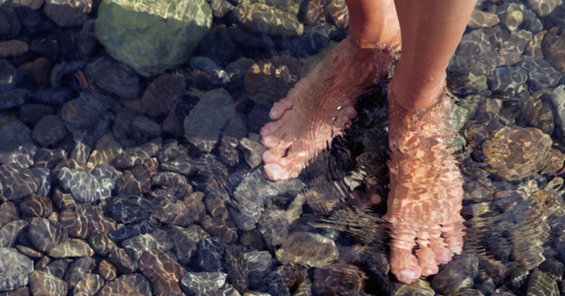 barefoot-in-water