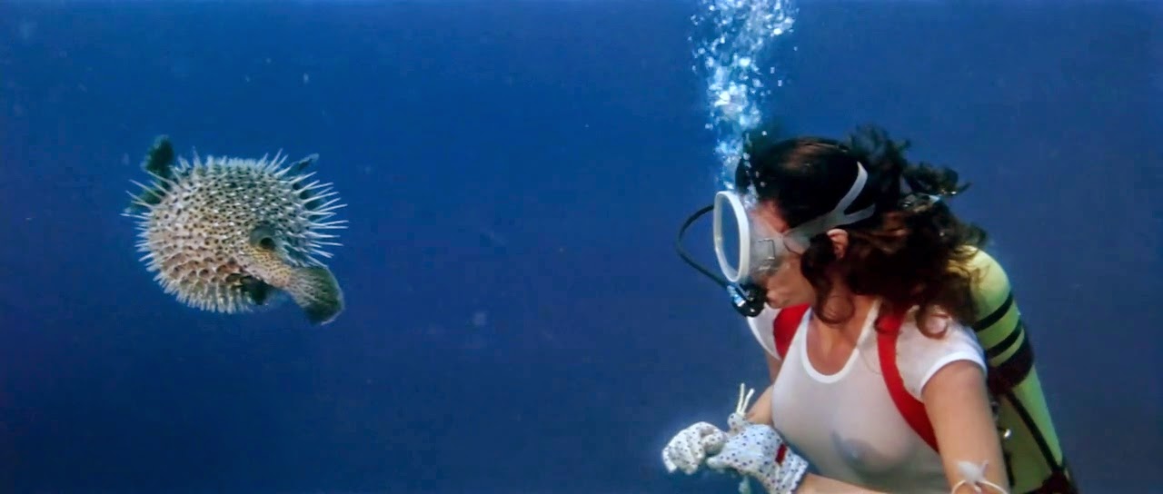 Jacqueline Bisset + fish - The Deep (1977) 2