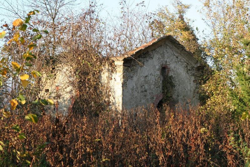 napoleonic-graveyard-chapel