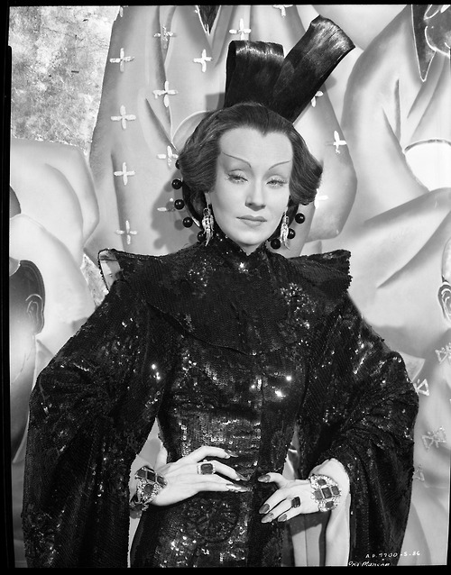 020-the-shanghai-gesture-theredlist