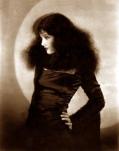 1468679918-050-myrna-loy-theredlist