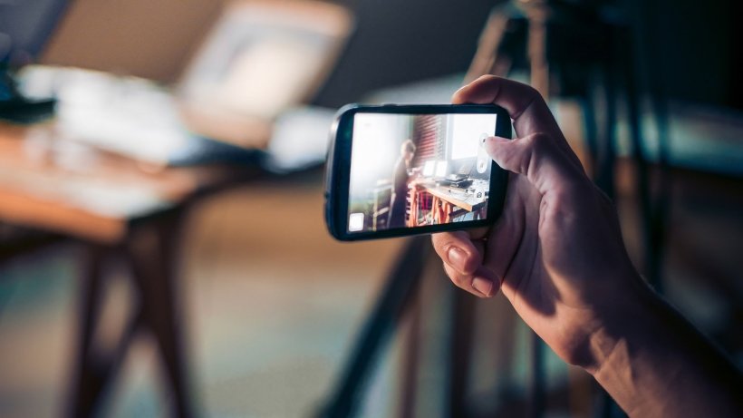 Making_a_video_on_a_smart_phone